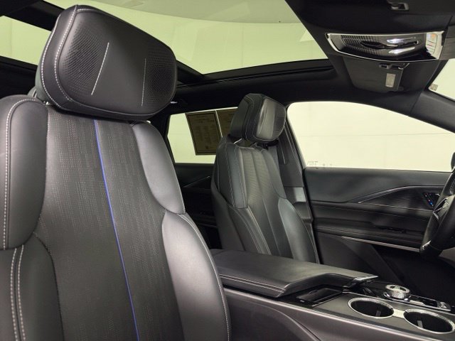 Used 2024 Cadillac Lyriq Luxury AWD/4WD image 27