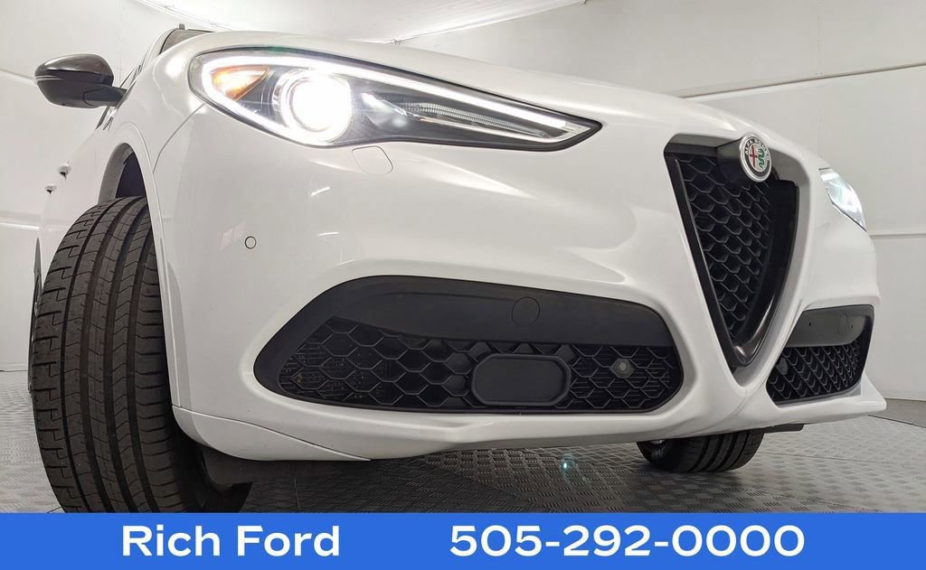 Used 2023 Alfa Romeo Stelvio Veloce AWD/4WD image 27