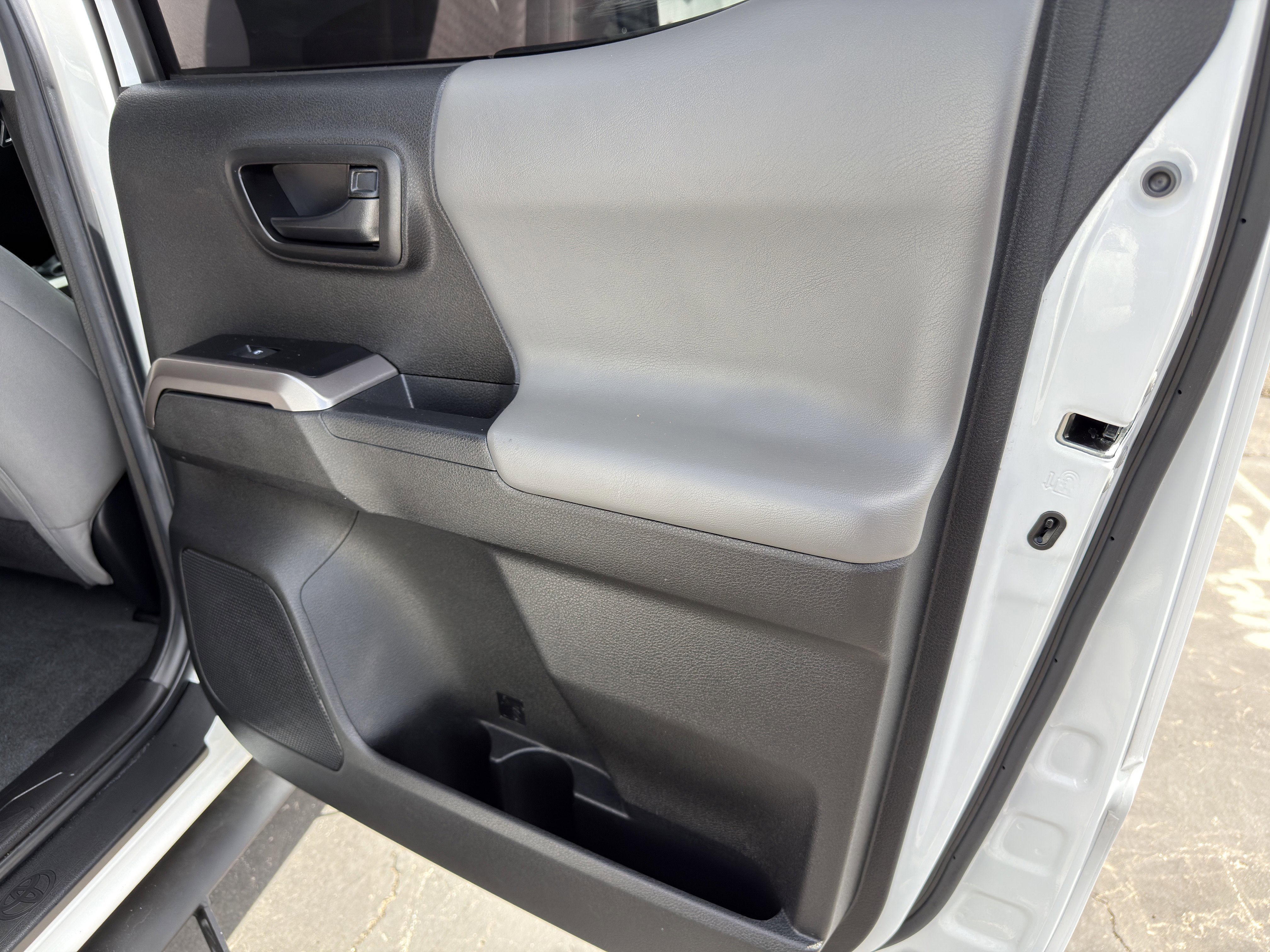 Used 2023 Toyota Tacoma SR5 RWD image 13