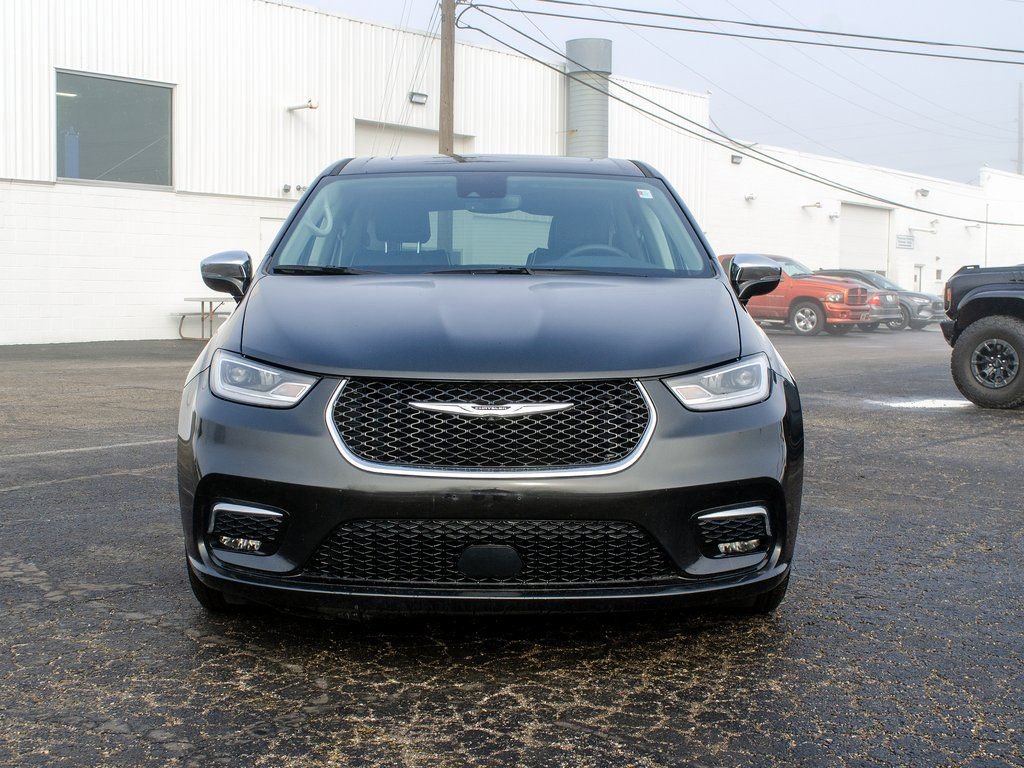 Used 2023 Chrysler Pacifica Limited image 11