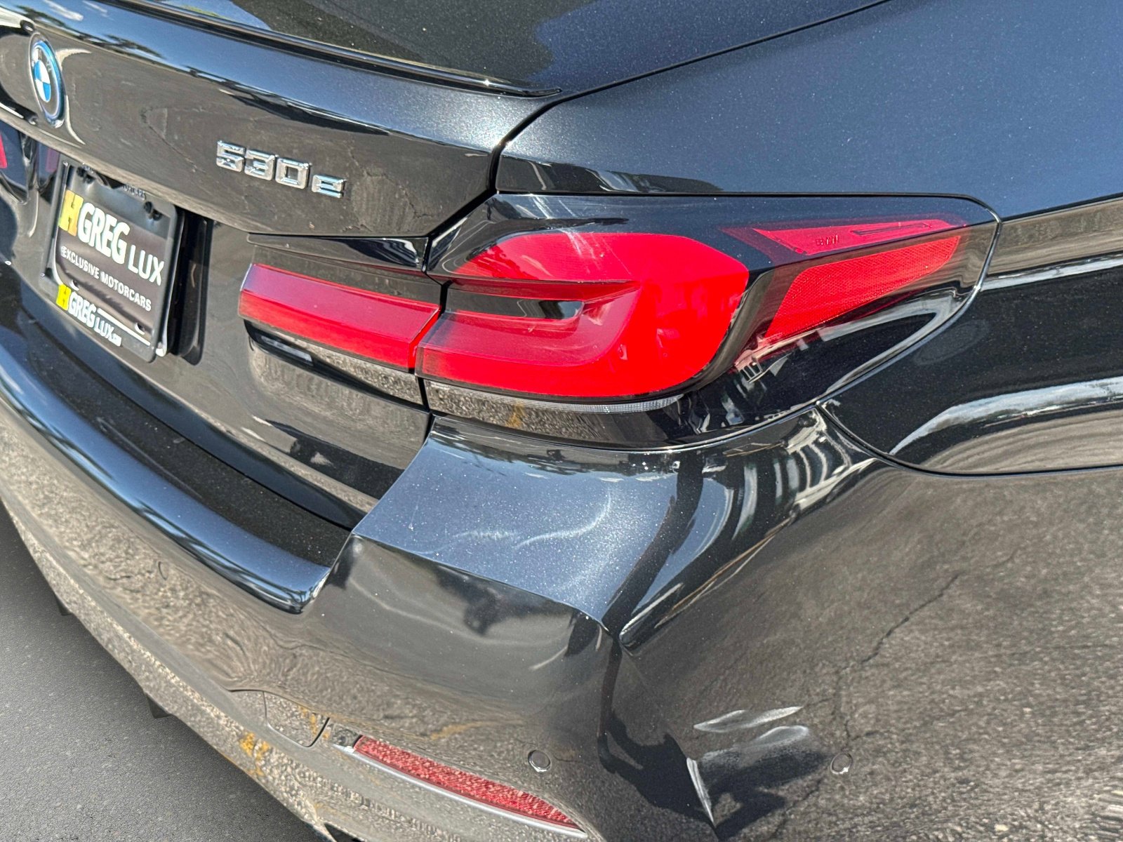 Used 2023 BMW 530e w/ M Sport Package image 17