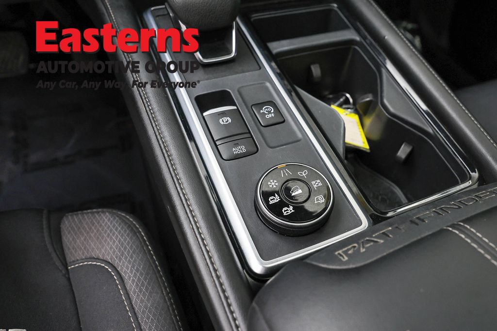 Used 2024 Nissan Pathfinder SV w/ SV Premium Package AWD/4WD image 22