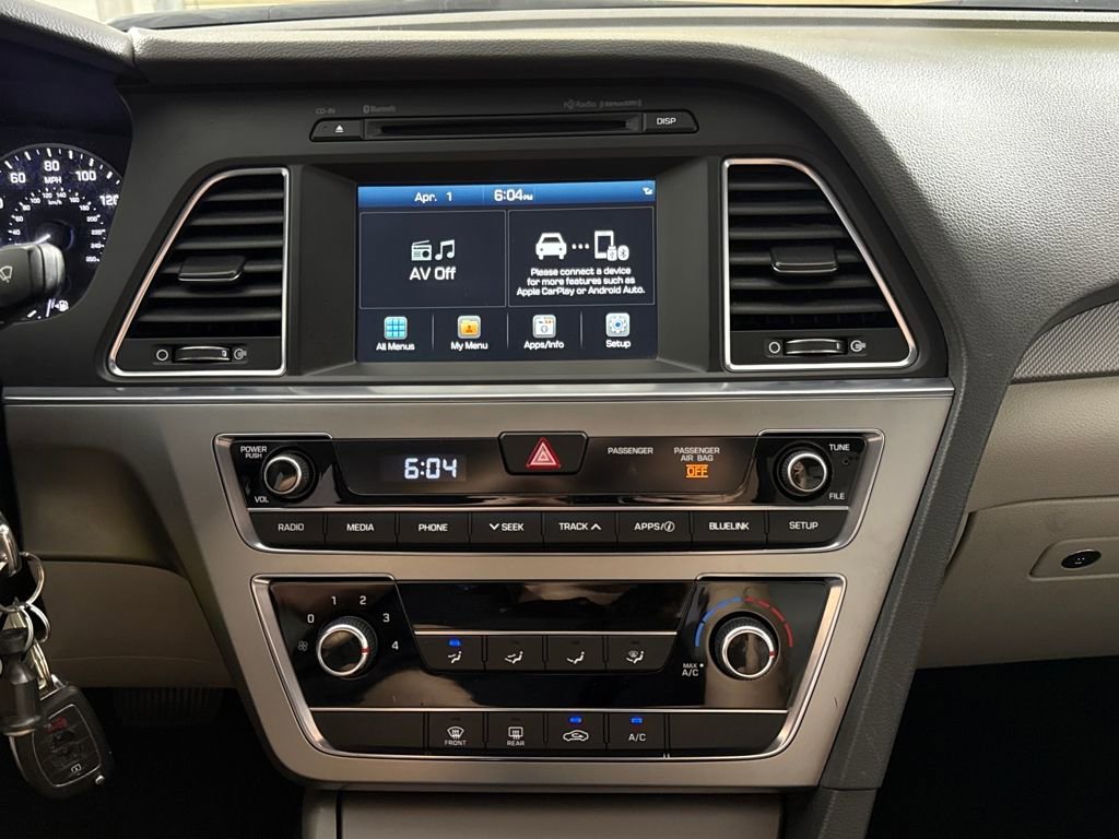 Used 2016 Hyundai Sonata SE w/ Winter Weather Package image 17