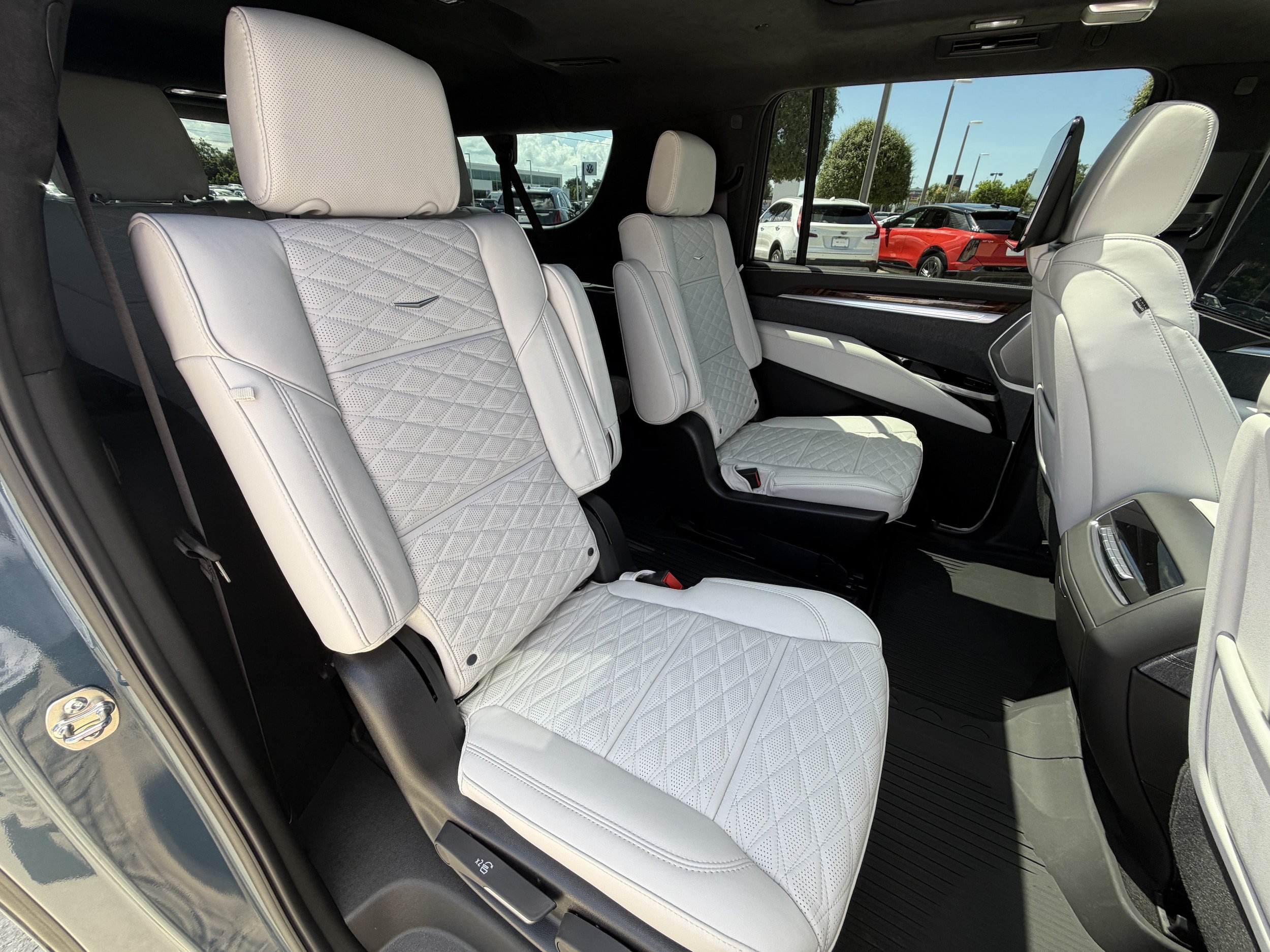 New 2026 Cadillac Escalade ESV Platinum Sport w/ LPO, ONYX Package AWD/4WD image 15