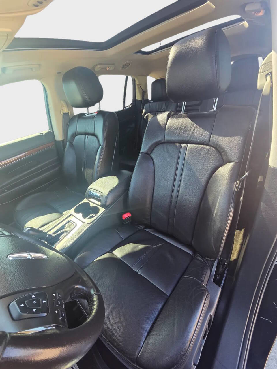 Used 2016 Lincoln MKT AWD image 12