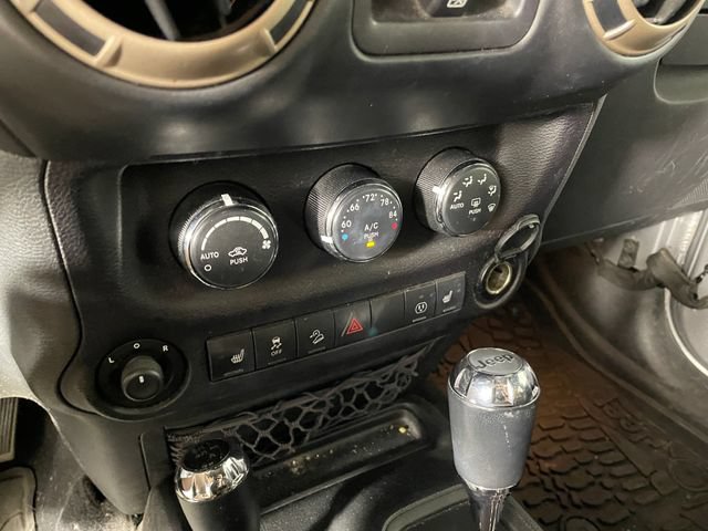 Used 2017 Jeep Wrangler Unlimited Sahara AWD/4WD image 8