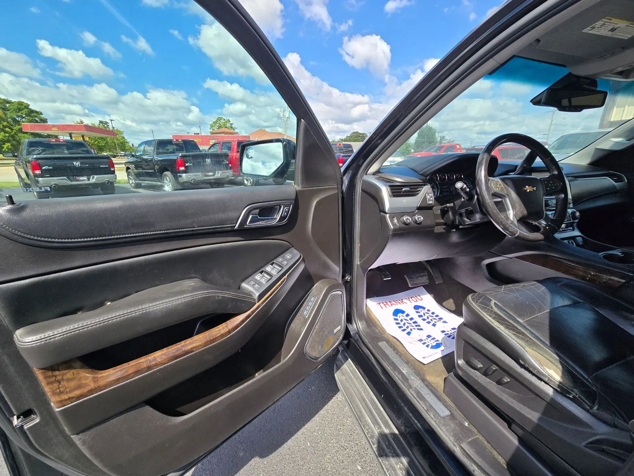 Used 2017 Chevrolet Suburban LT image 7