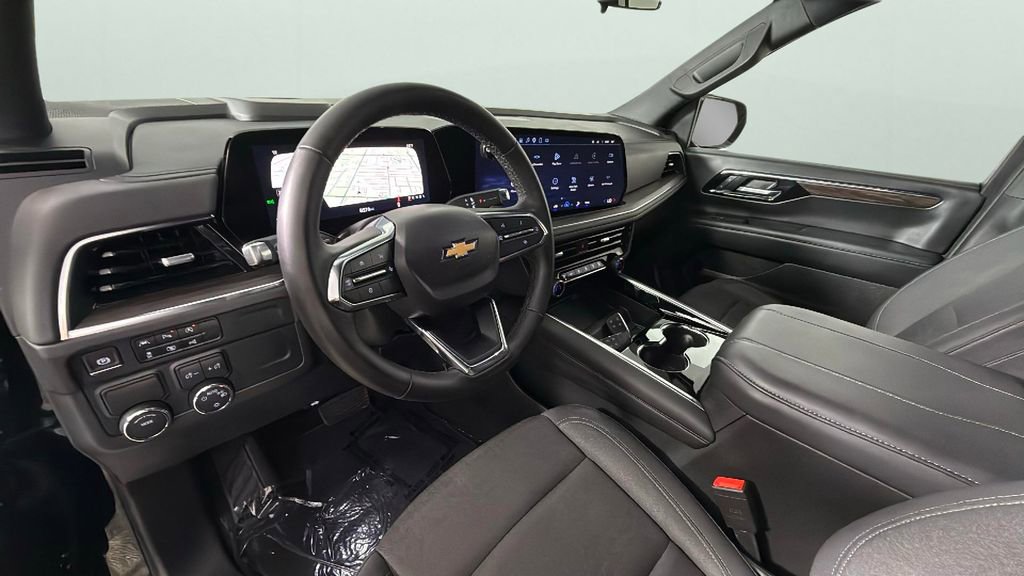 Used 2025 Chevrolet Suburban LS image 18