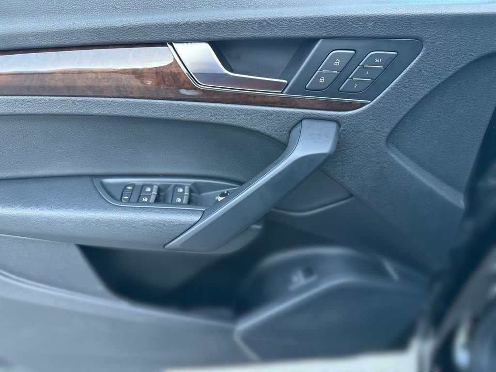 Used 2020 Audi Q5 2.0T Premium w/ Convenience Package image 15