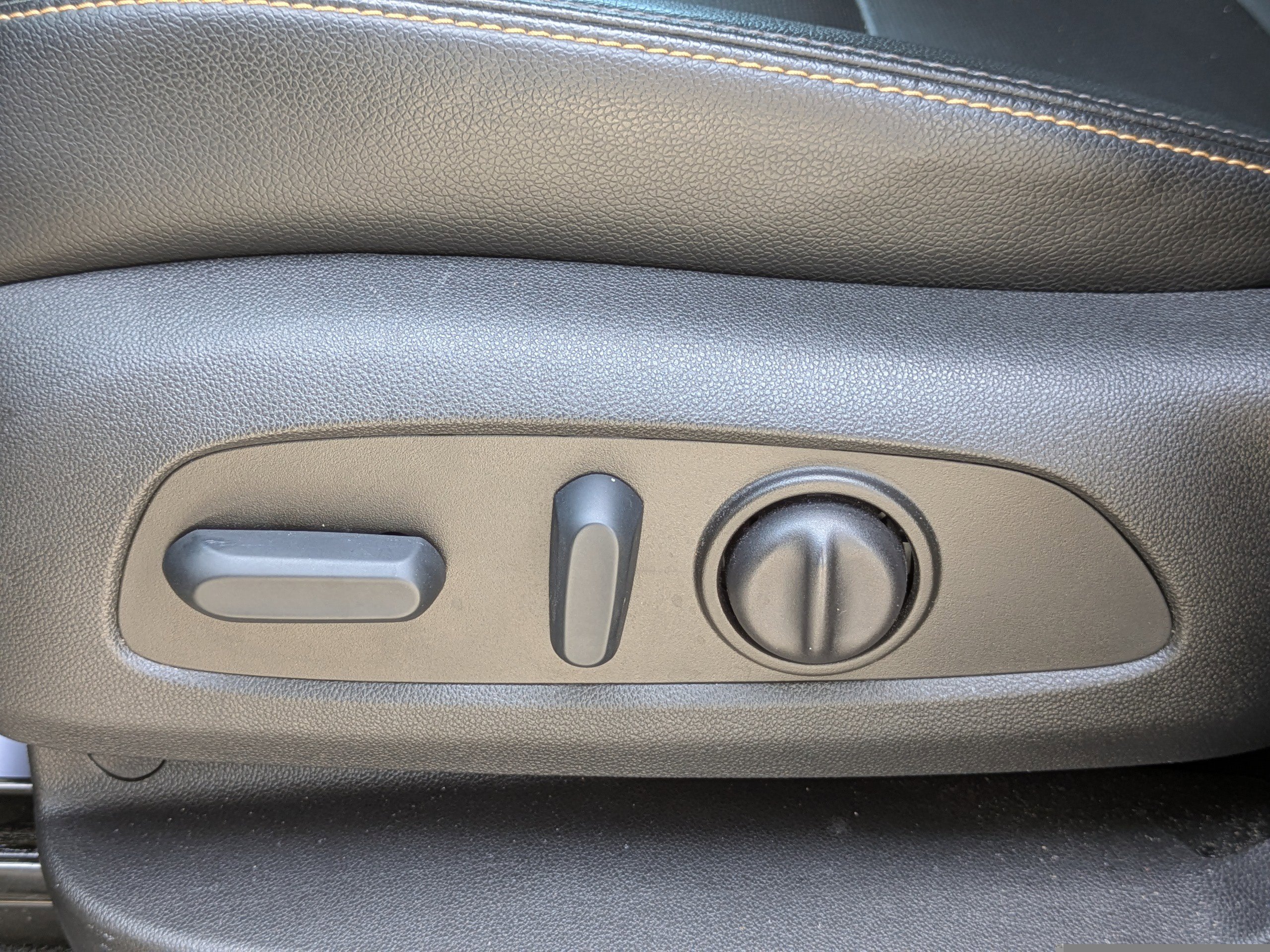 Used 2023 Chevrolet Equinox Premier FWD image 23