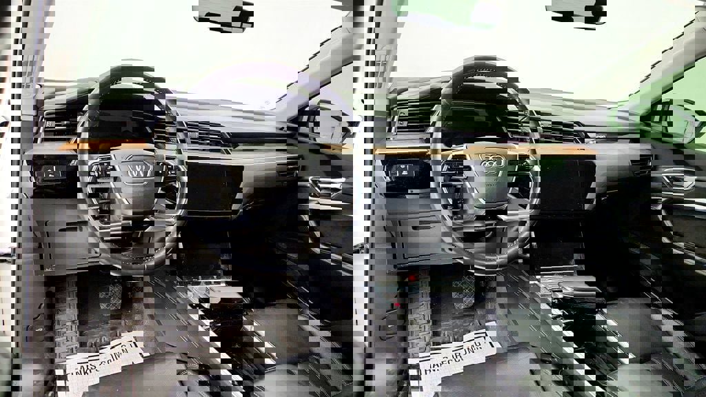 Used 2019 Audi e-tron Prestige w/ Prestige Package image 13