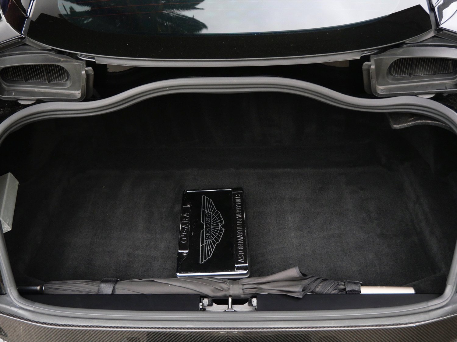 Used 2019 Aston Martin DBS Superleggera image 31