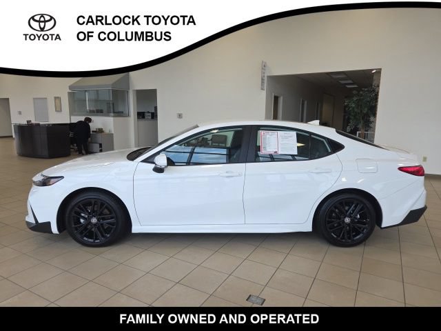 Used 2026 Toyota Camry SE w/ Convenience Package FWD image 1
