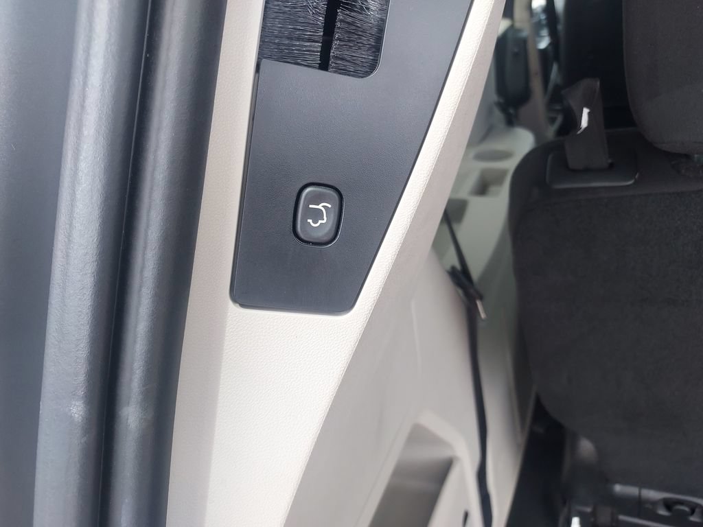 Used 2015 Dodge Grand Caravan SXT FWD image 35