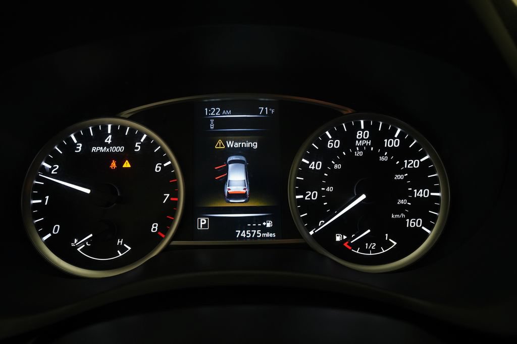 Used 2018 Nissan Sentra SV FWD image 2
