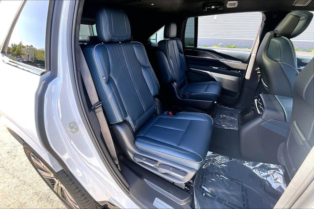 New 2026 Cadillac Escalade IQ Luxury 2 w/ LPO, Floor Liner Package AWD/4WD image 30