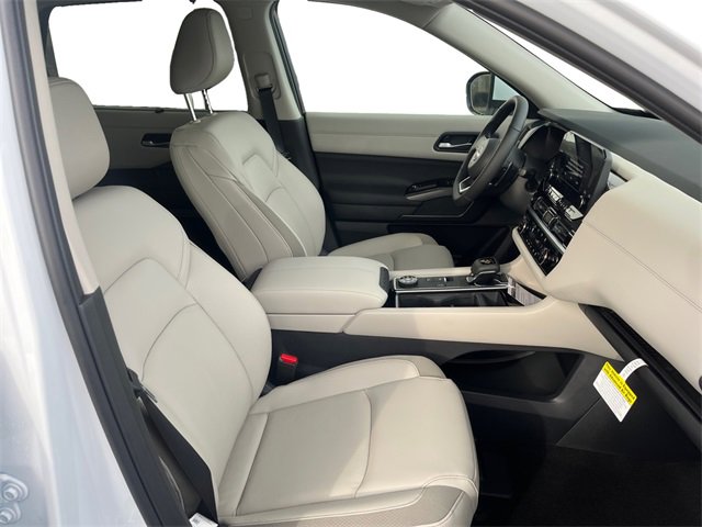 New 2025 Nissan Pathfinder SL image 9