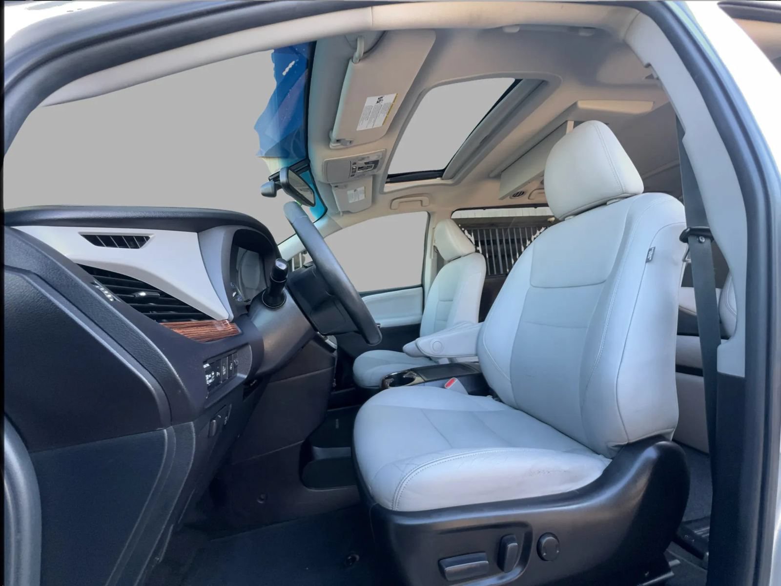Used 2015 Toyota Sienna Limited Premium FWD image 23