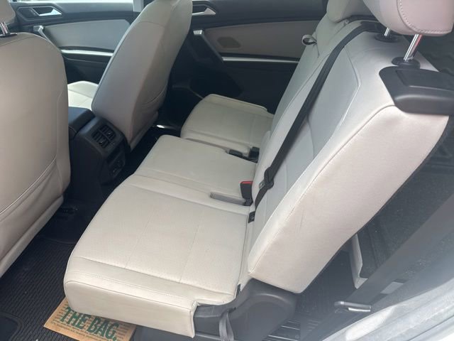 Used 2021 Volkswagen Tiguan SE w/ Panoramic Sunroof Package FWD image 6