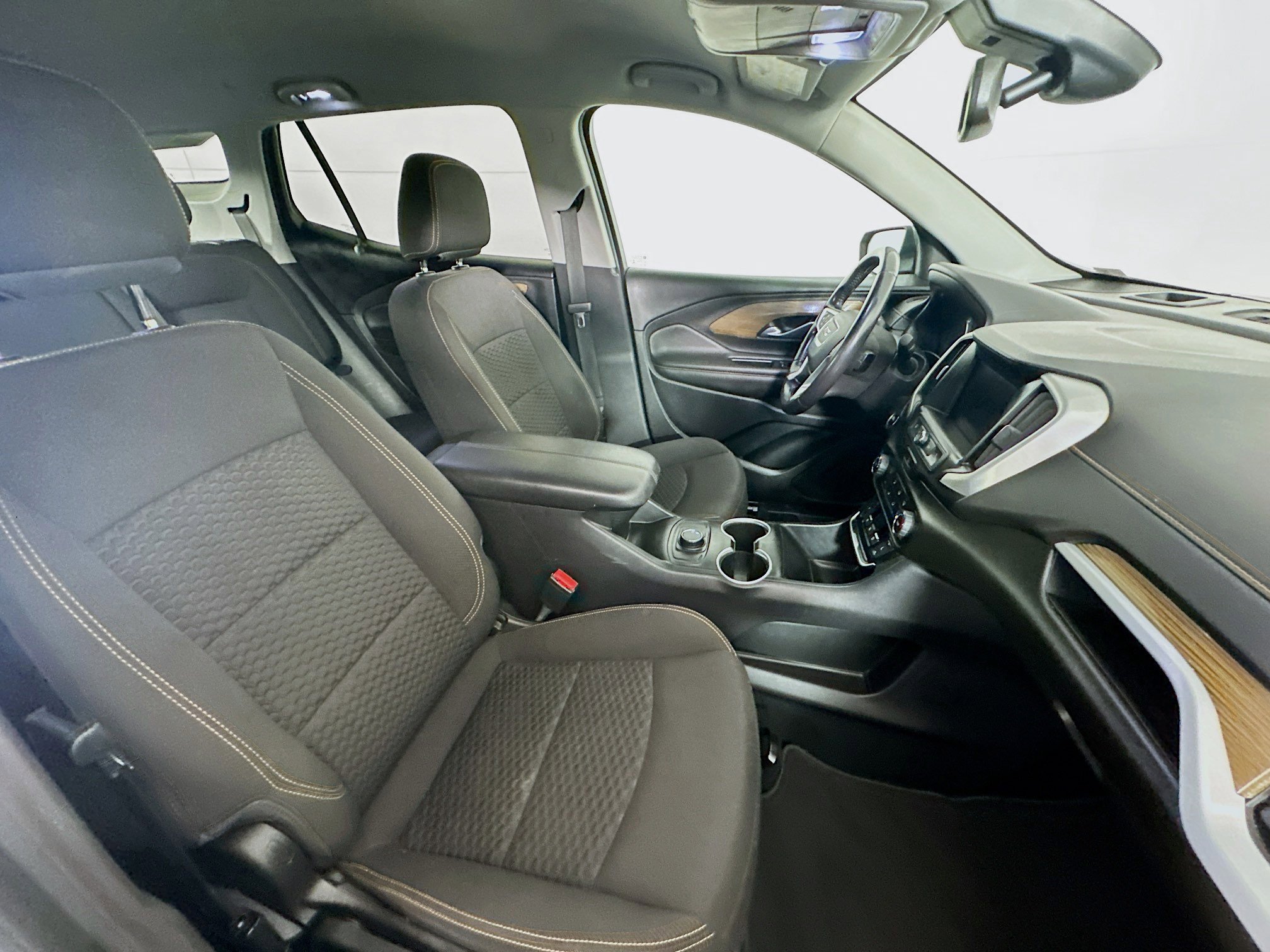 Used 2021 GMC Terrain SLE image 28