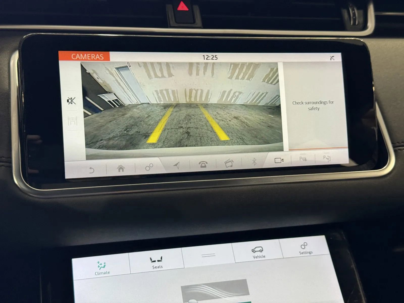 Used 2020 Land Rover Range Rover Evoque SE image 16