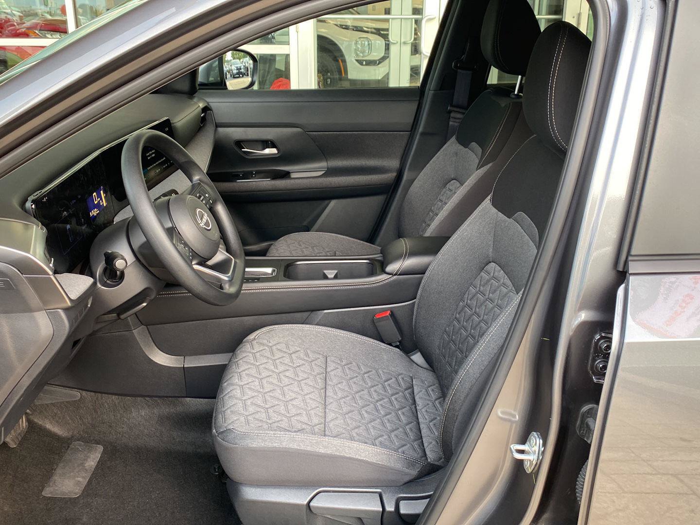 Certified 2025 Nissan Kicks SV AWD/4WD image 19