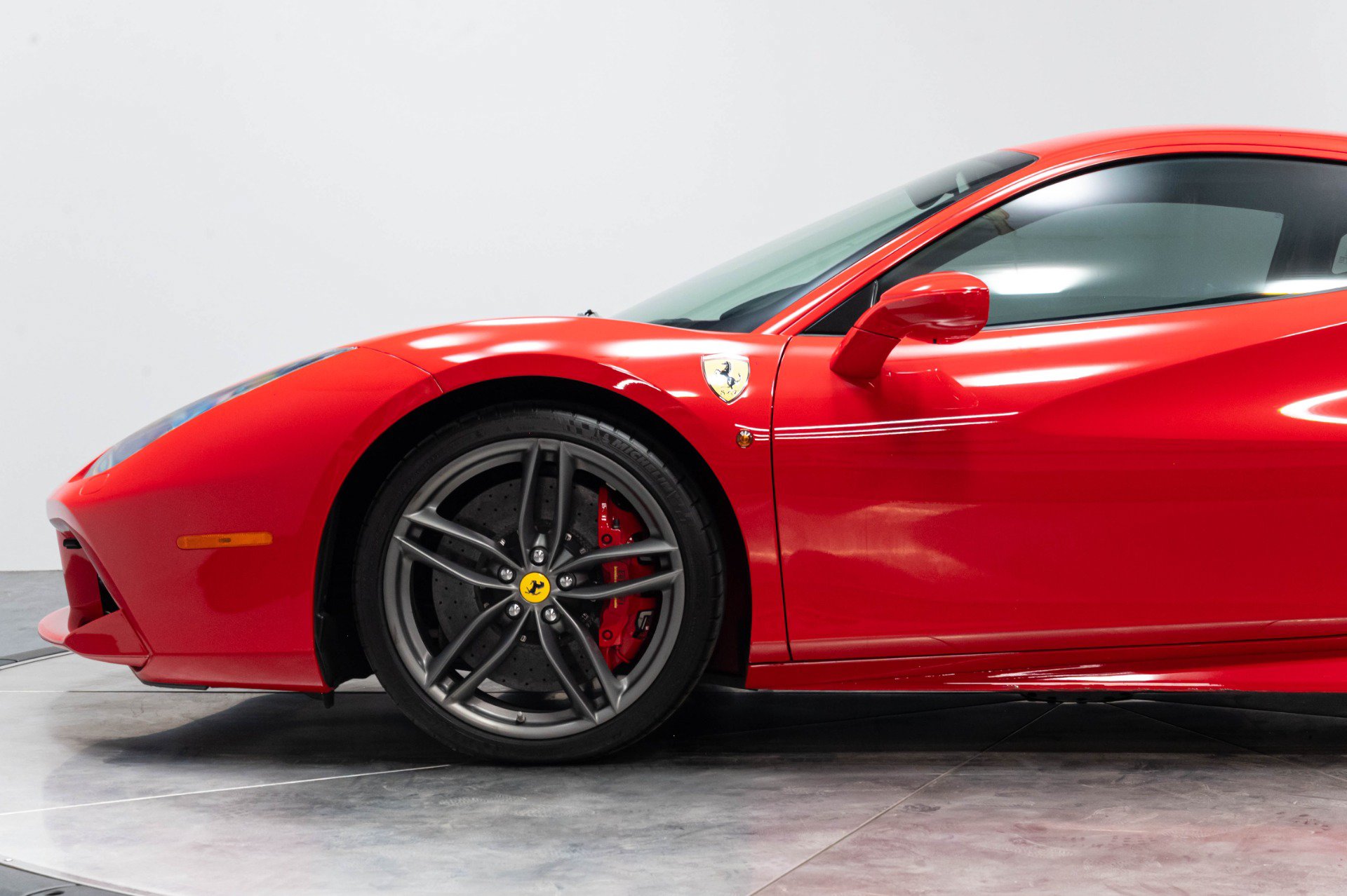 Used 2018 Ferrari 488 GTB RWD image 44