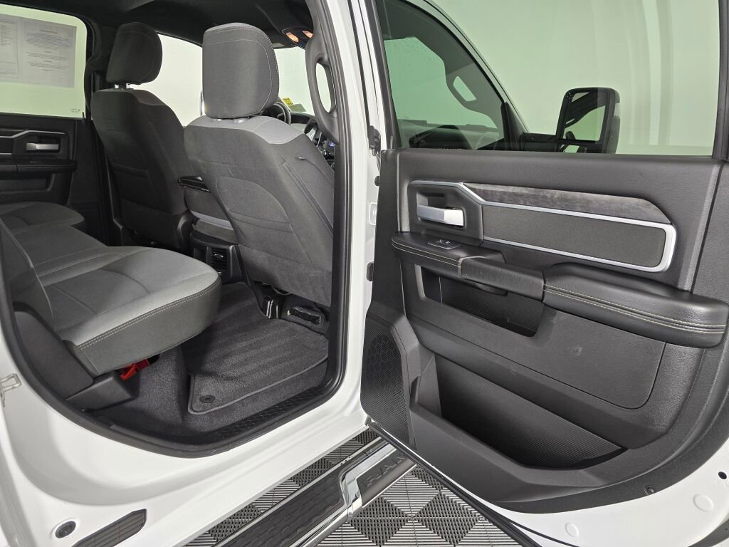 Used 2024 RAM 3500 Big Horn image 37