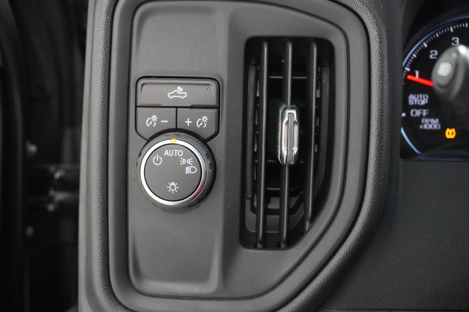 Used 2023 Chevrolet Silverado 1500 Custom image 16