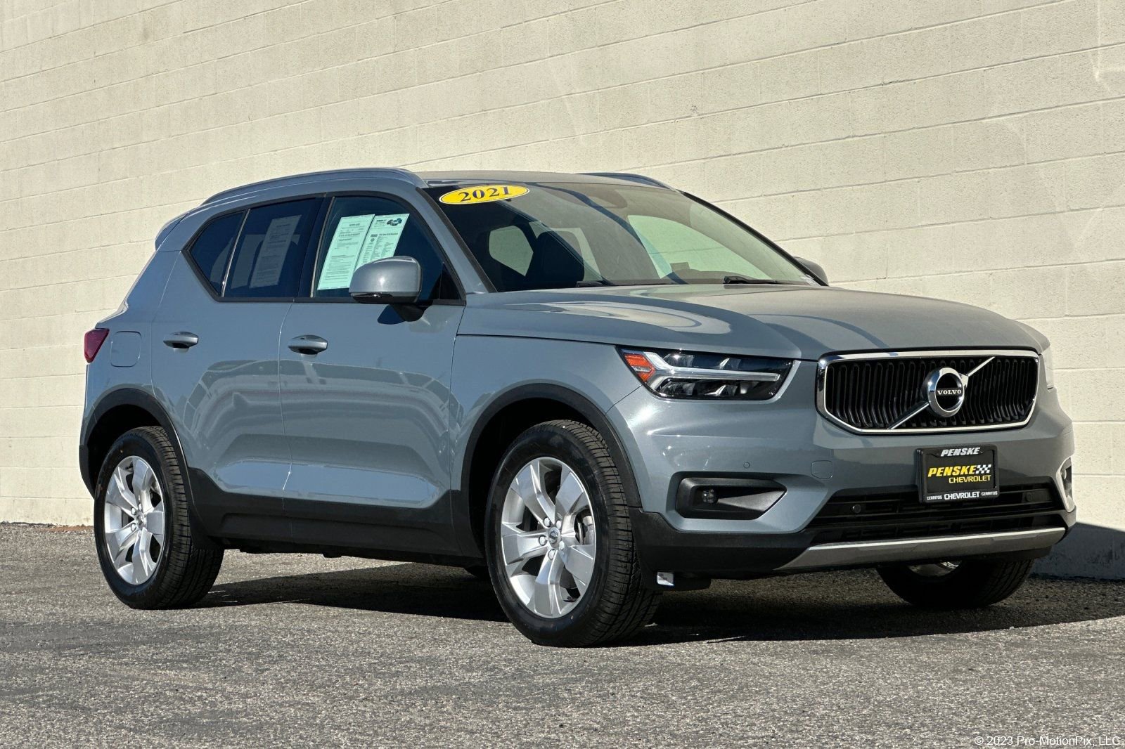 Used 2021 Volvo XC40 T5 Momentum w/ Premium Package