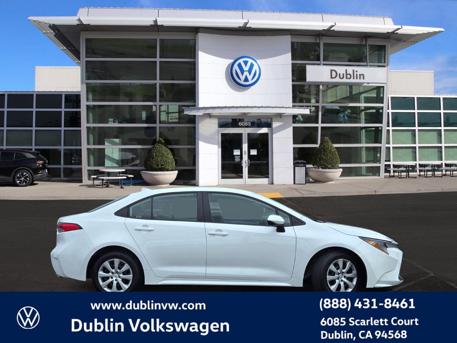 Used 2024 Toyota Corolla LE image 3