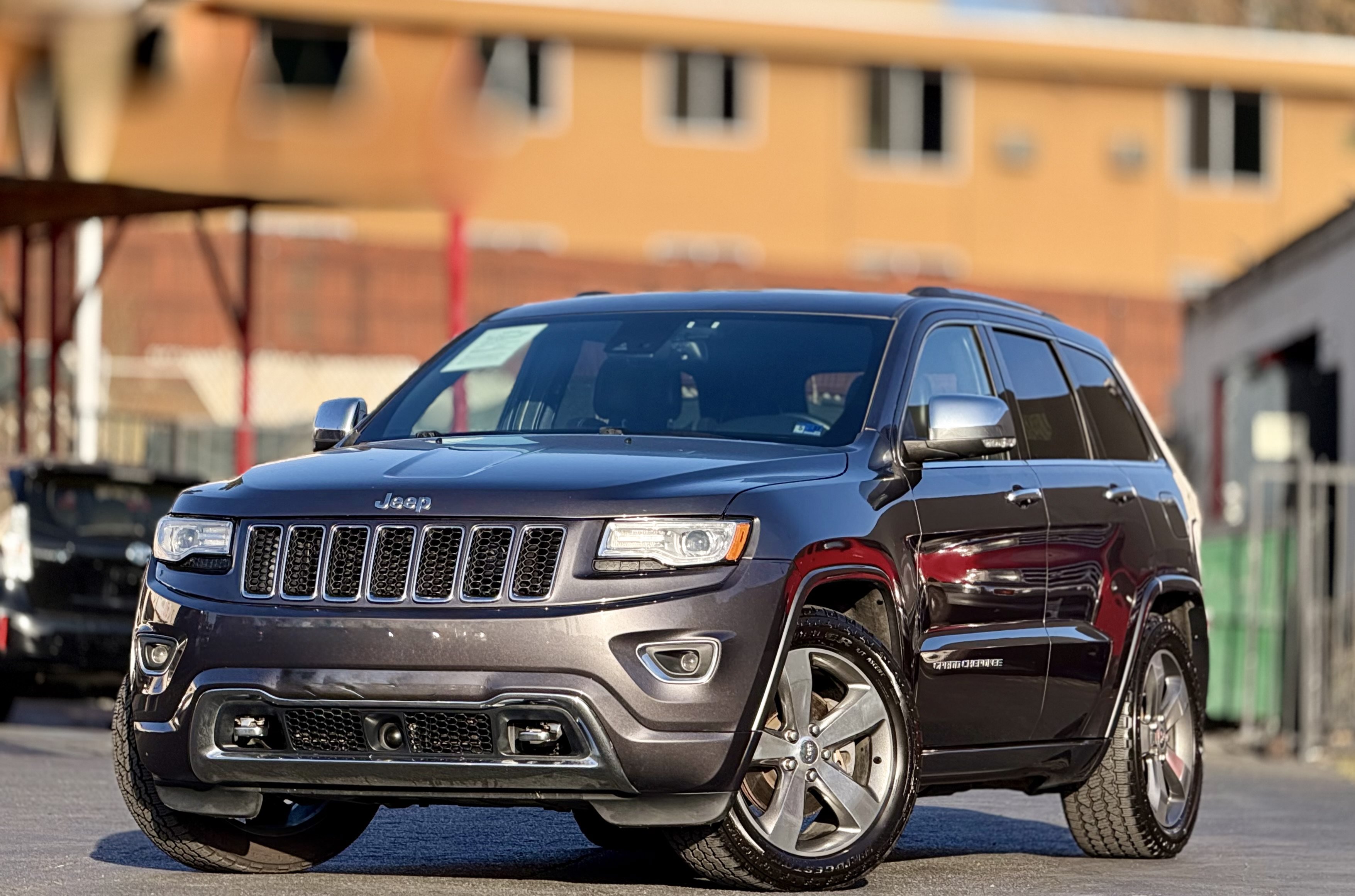 Used 2015 Jeep Grand Cherokee Overland w/ Advanced Technology Group AWD/4WD image 1