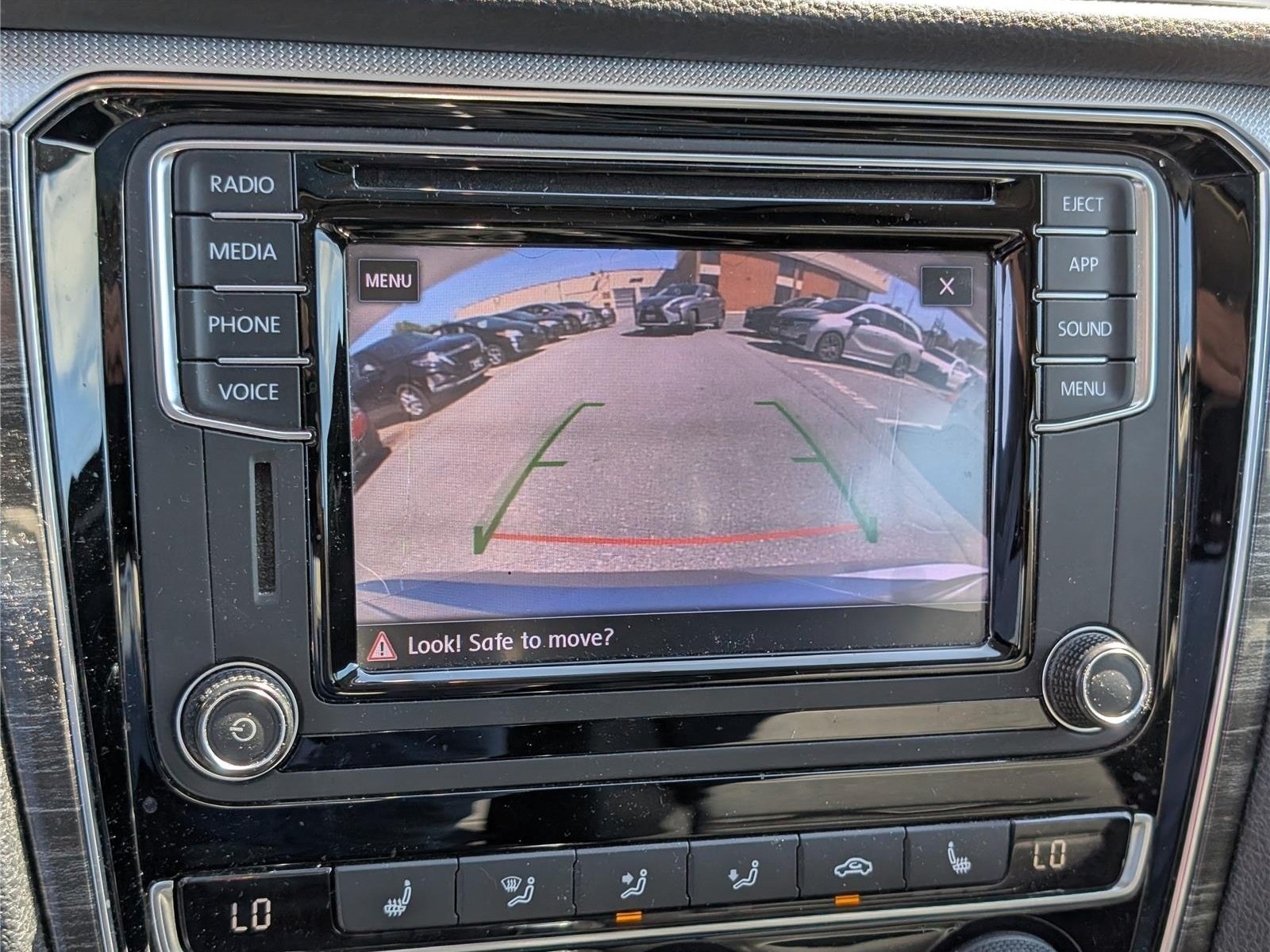 Used 2018 Volkswagen Passat 2.0T SE FWD image 28