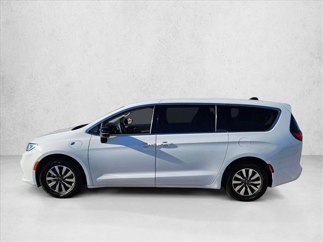 Used 2024 Chrysler Pacifica Limited FWD image 9