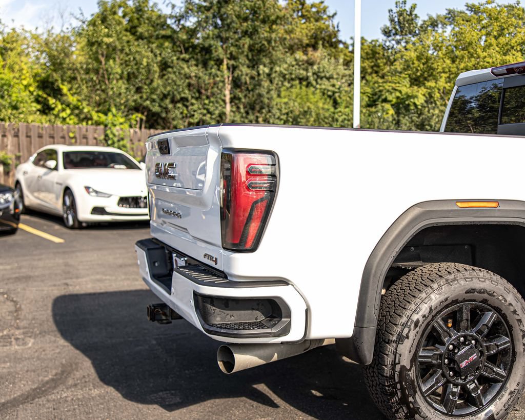 Used 2025 GMC Sierra 2500 AT4 w/ AT4 Premium Plus Package AWD/4WD image 14