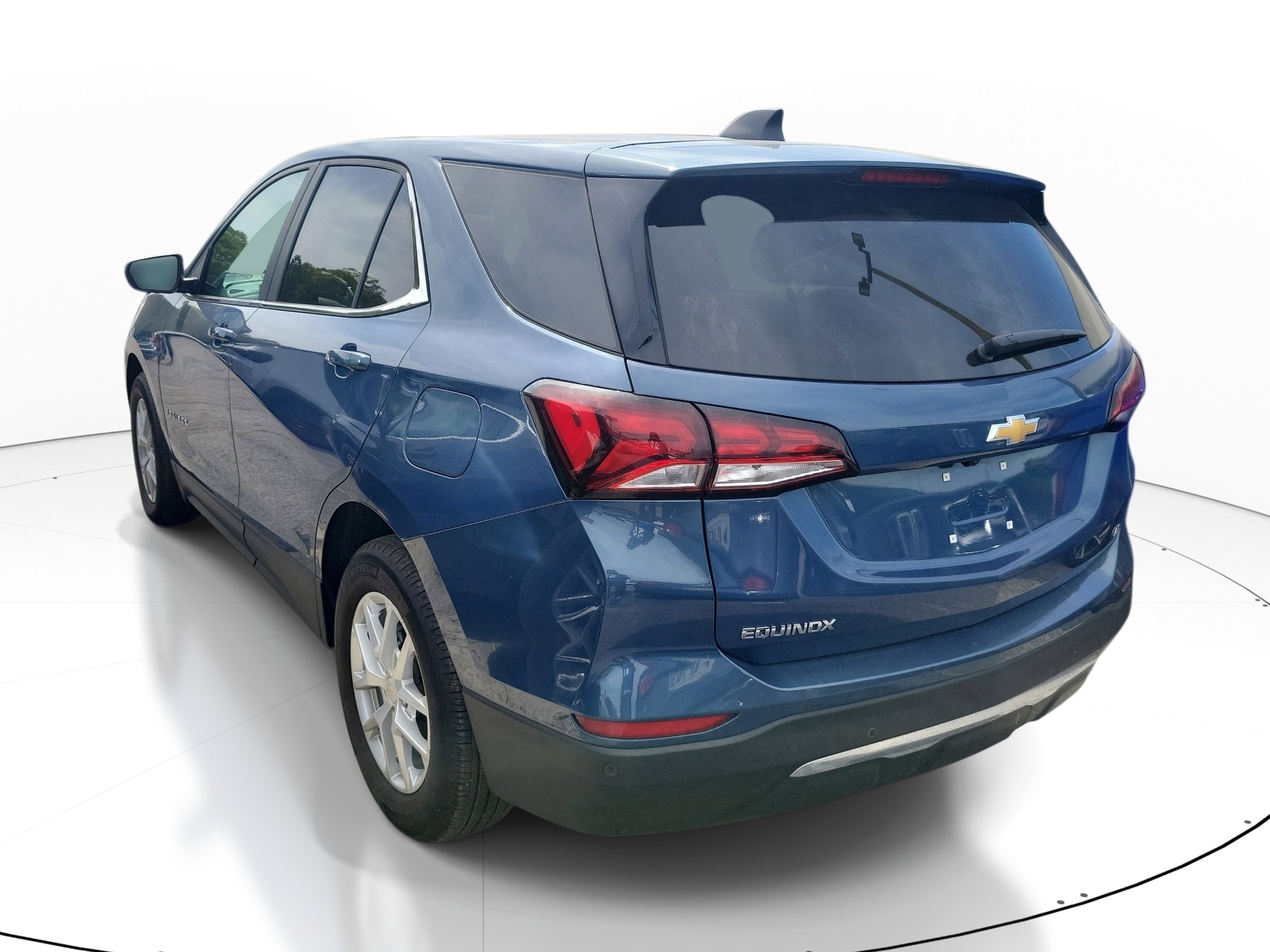 Used 2024 Chevrolet Equinox LT w/ LPO, Floor Liner Package FWD image 4