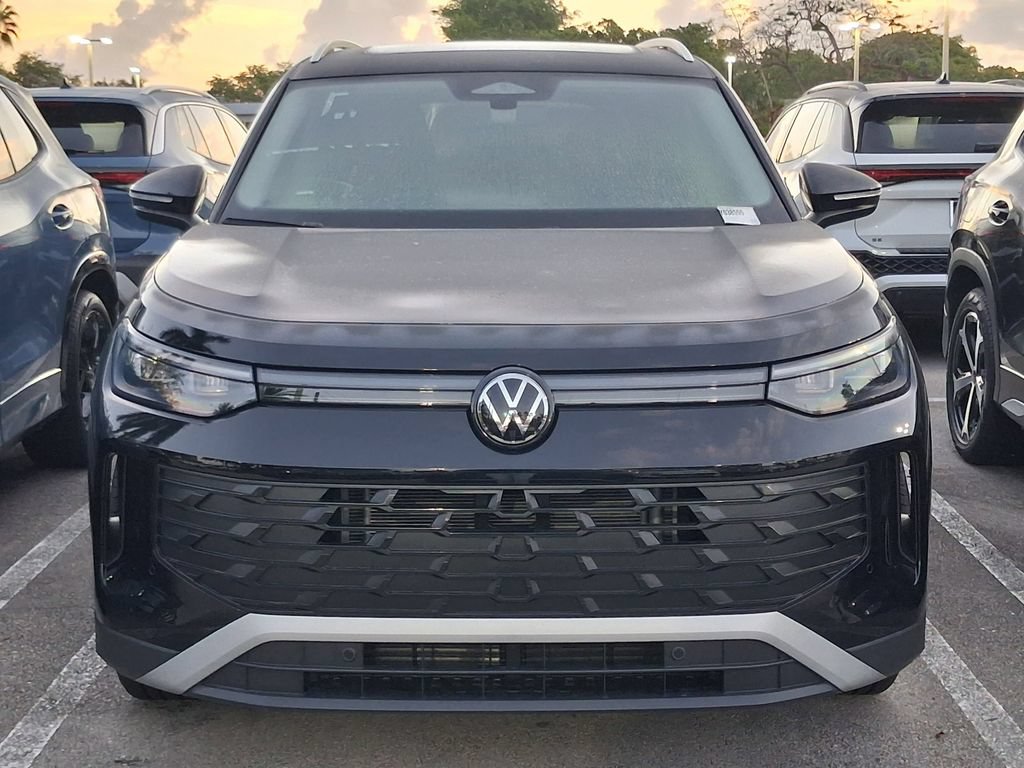 New 2026 Volkswagen Tiguan SE FWD image 2
