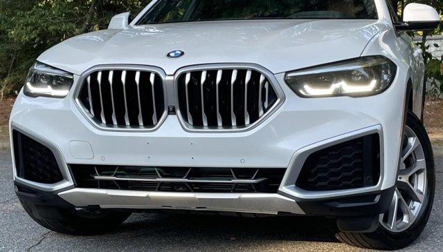 Used 2022 BMW X6 xDrive40i w/ Premium Package image 4