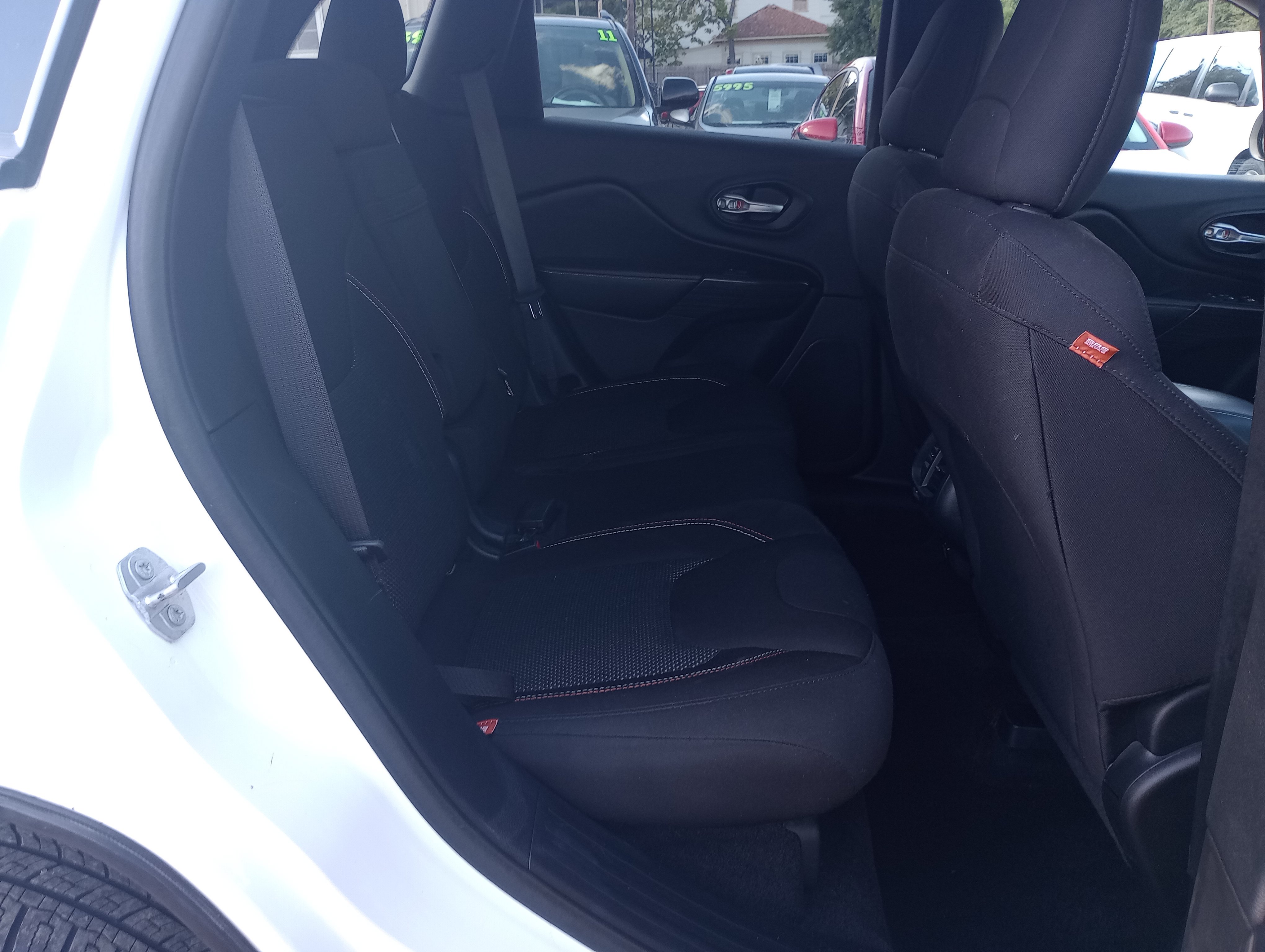 Used 2016 Jeep Cherokee 75th Anniversary FWD image 17