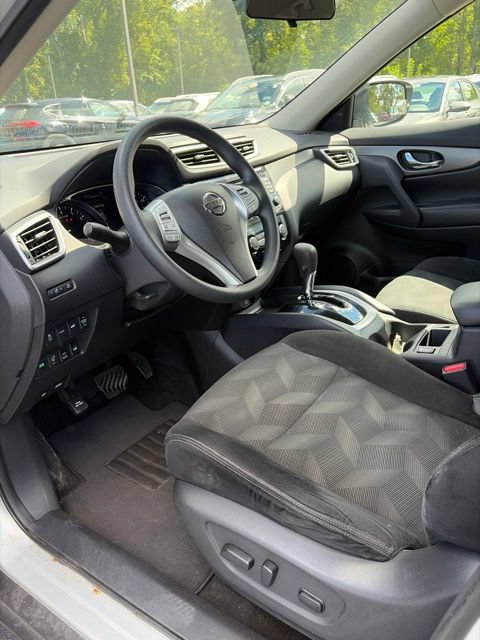 Used 2016 Nissan Rogue SV w/ SV Premium Package AWD/4WD image 9