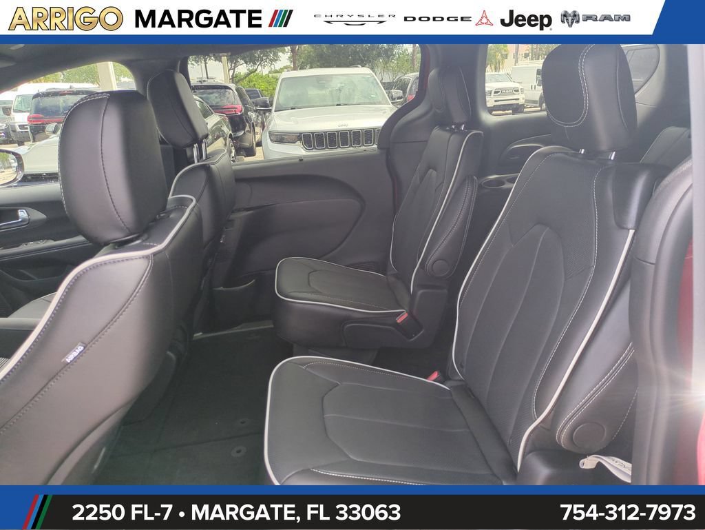 New 2027 Chrysler Pacifica Limited w/ Family Tech Group FWD image 15