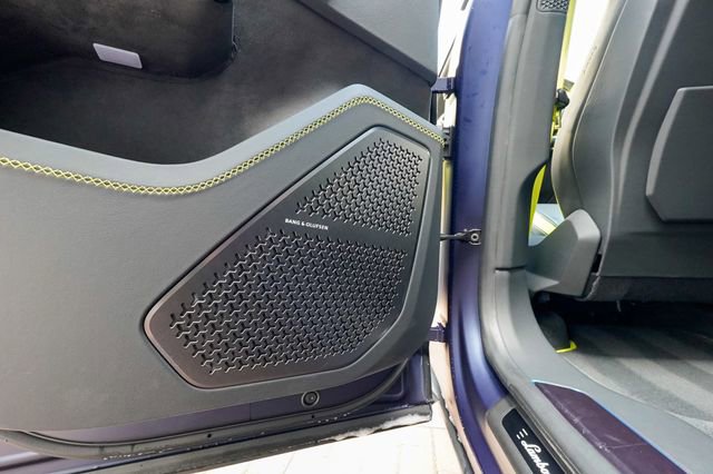 Used 2025 Lamborghini Urus SE image 72