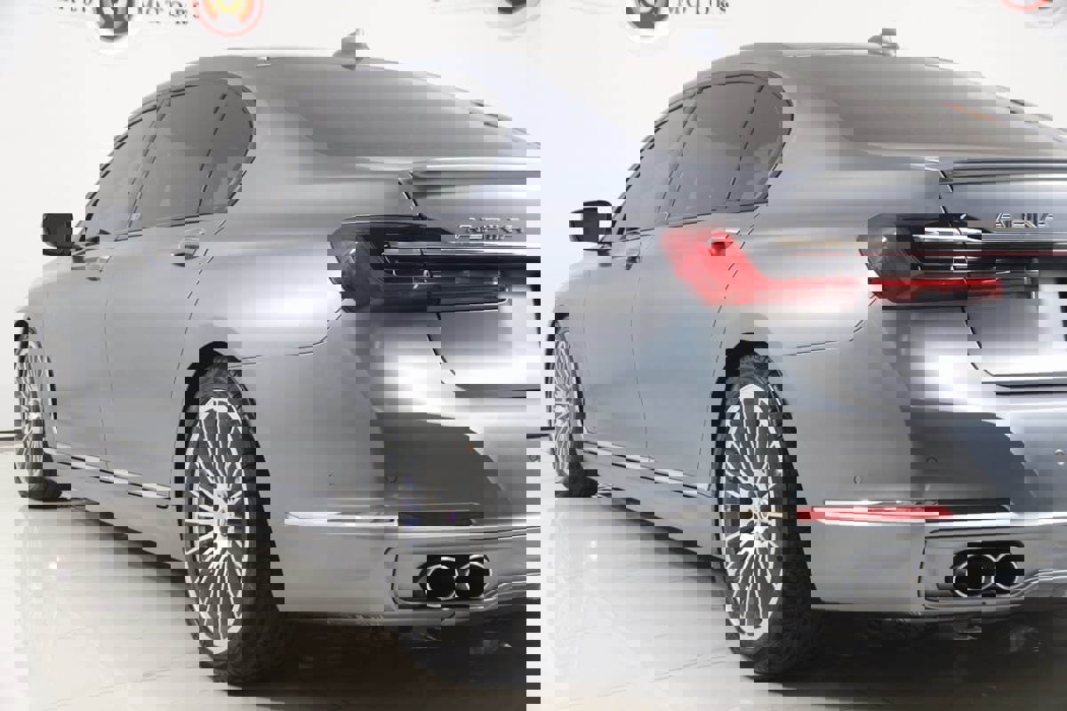 Used 2022 BMW ALPINA B7 xDrive w/ Luxury Rear Seating Package image 41