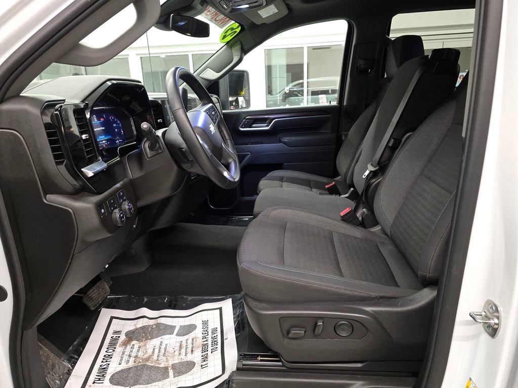 Used 2025 Chevrolet Silverado 2500 LT w/ Convenience Package image 22