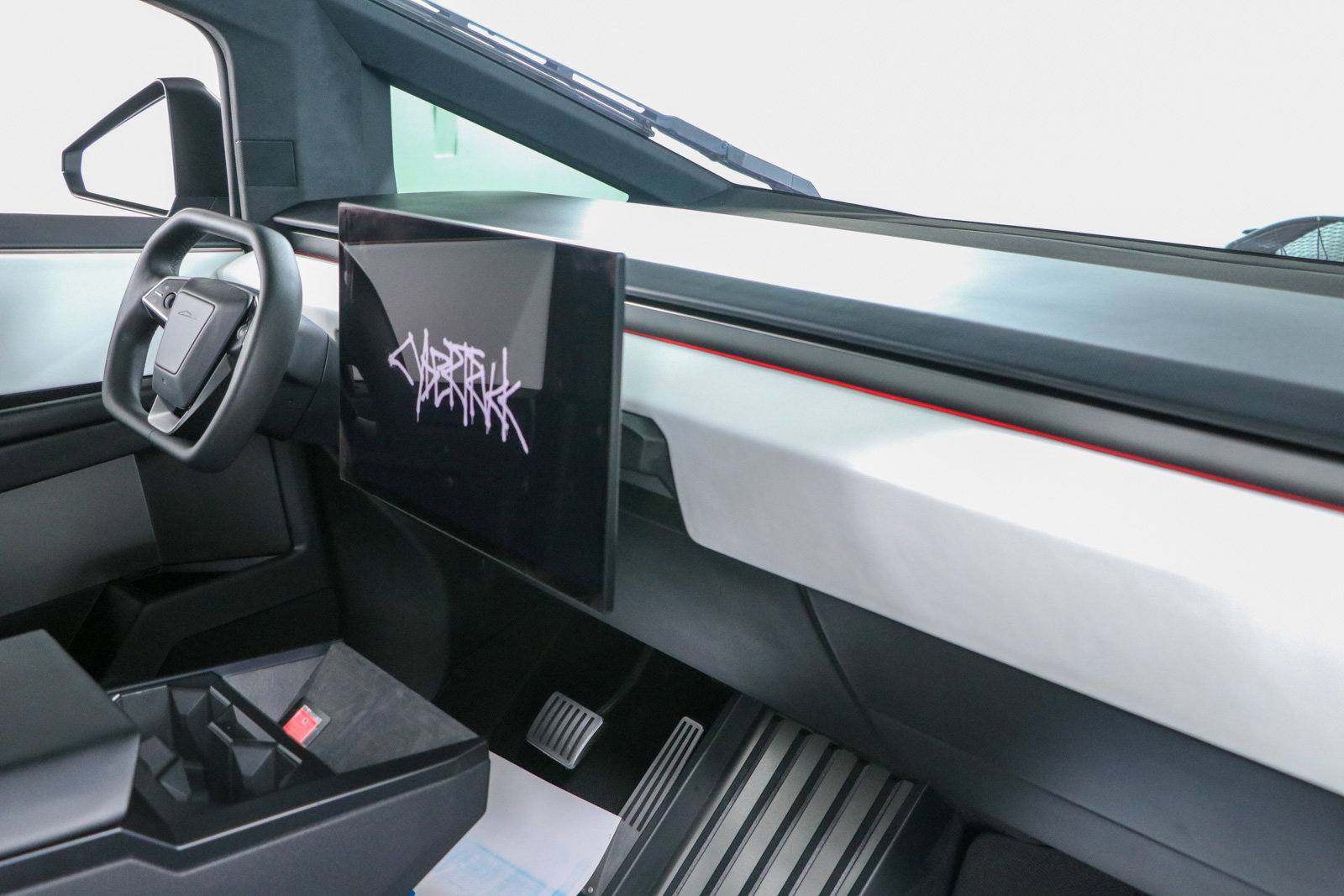 Used 2024 Tesla Cybertruck AWD Crew Cab image 23