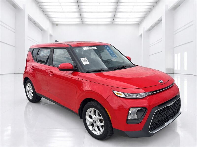 Used 2020 Kia Soul S FWD image 2