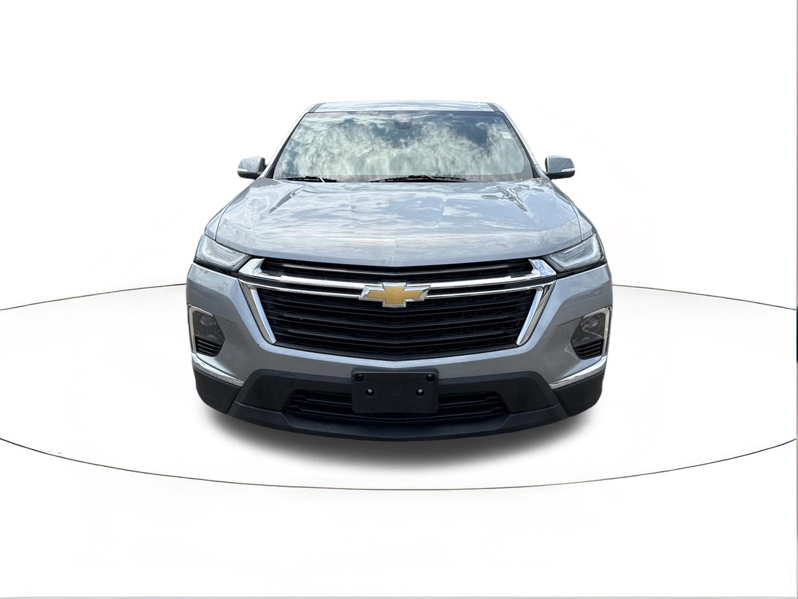Used 2023 Chevrolet Traverse LS w/ Safety Package FWD image 8