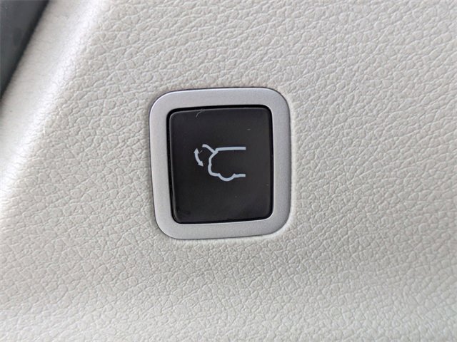 Certified 2024 Chrysler Pacifica Select image 14