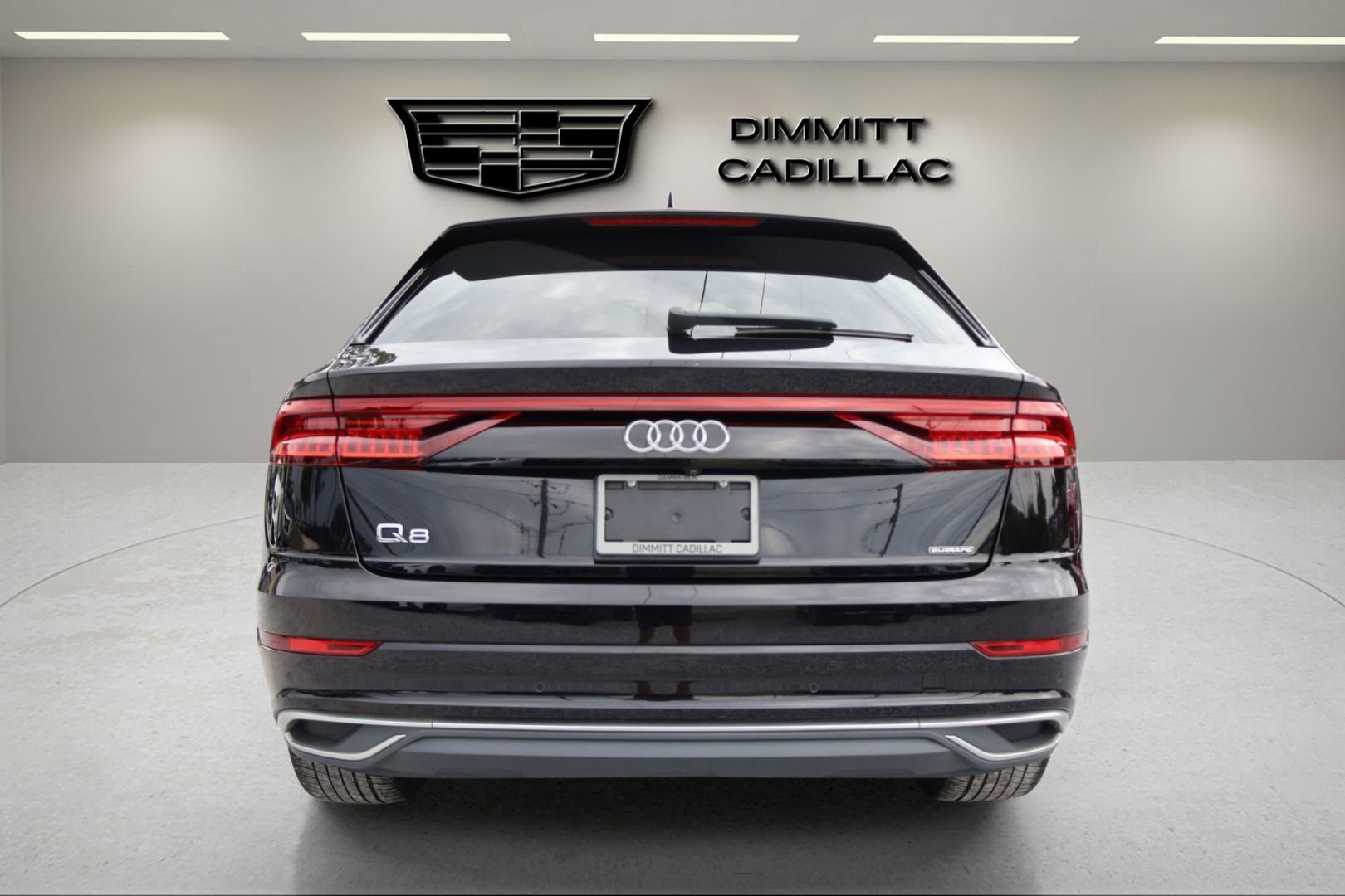 Used 2019 Audi Q8 Prestige w/ Luxury Package AWD/4WD image 4