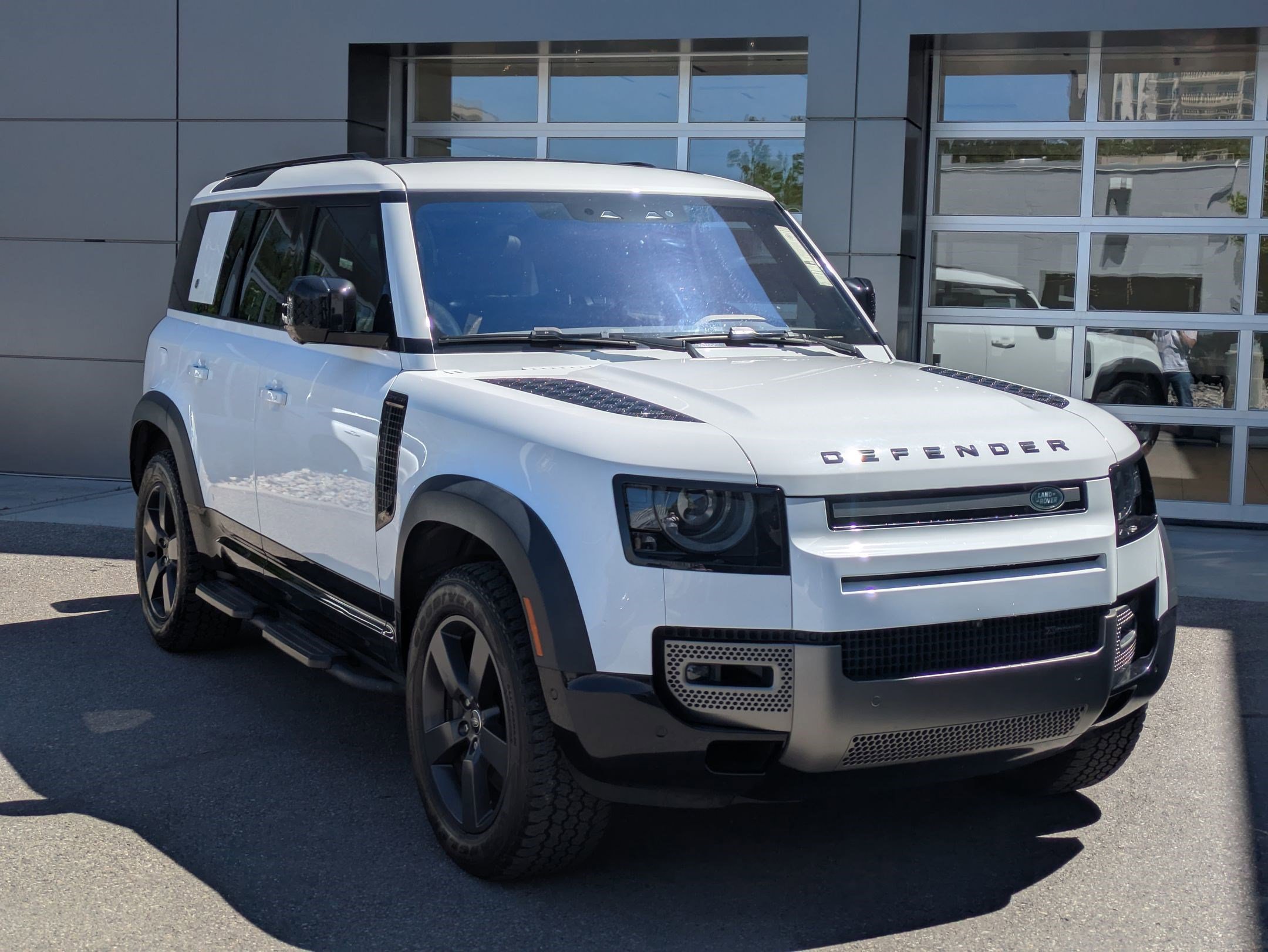 Certified 2022 Land Rover Defender 110 X-Dynamic HSE AWD/4WD image 3